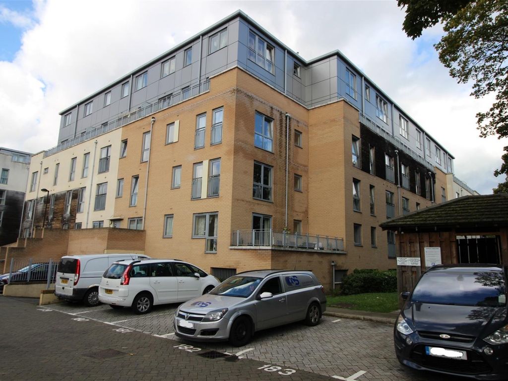 2 bed flat to rent in Jupiter Court, 10 Cameron Crescent, Edgware, Greater London HA8, £1,700 pcm