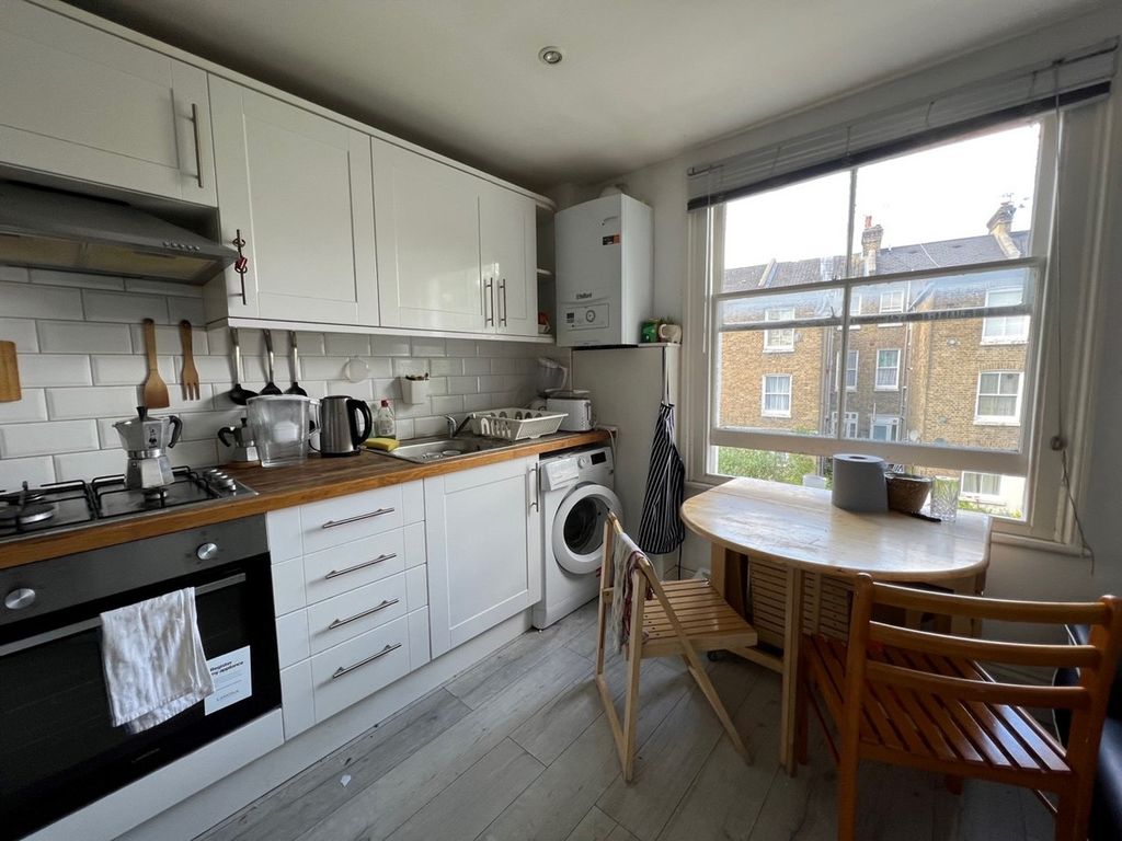 2 bed flat for sale in Ashmore Road, London W9, £450,000
