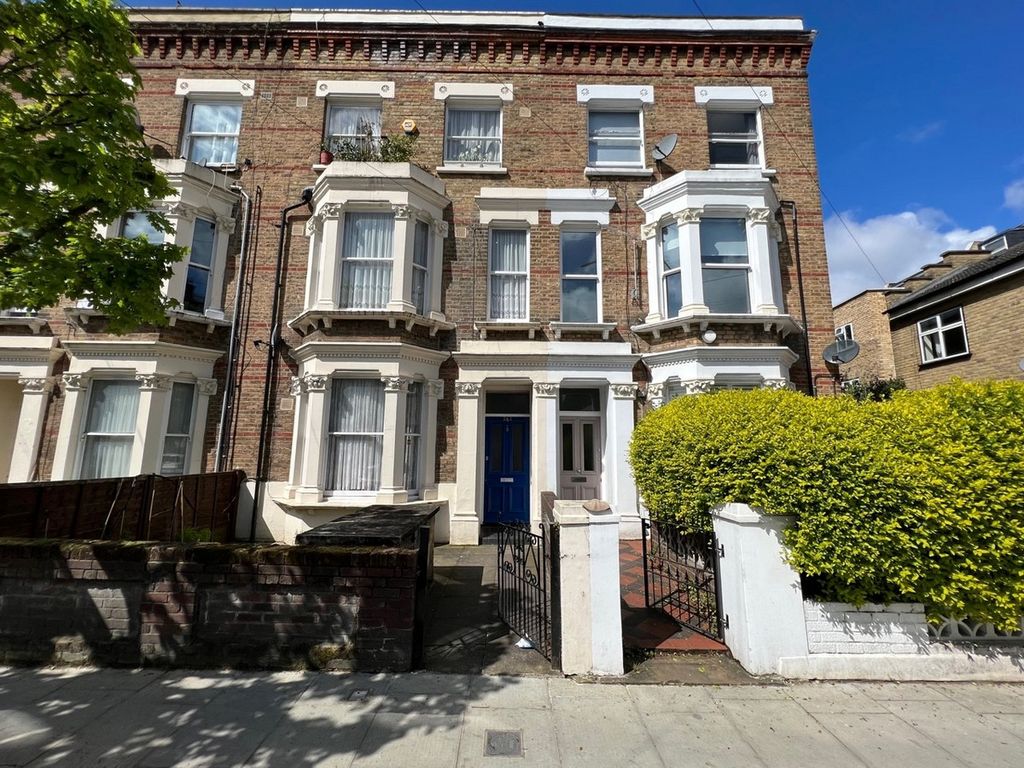 2 bed flat for sale in Ashmore Road, London W9, £450,000