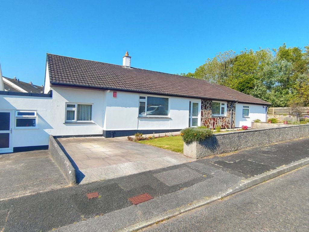 4 bed bungalow for sale in Manor Way, Heamoor TR18, £495,000