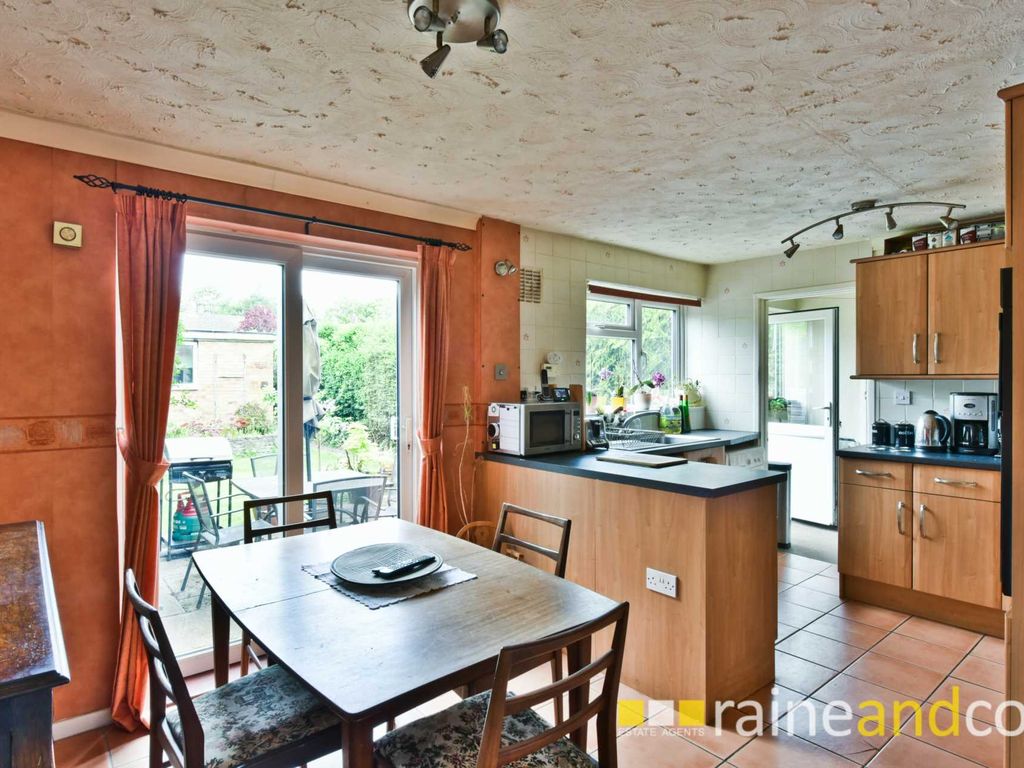 3 bed terraced house for sale in Chelwood Avenue, Hatfield AL10, £395,000