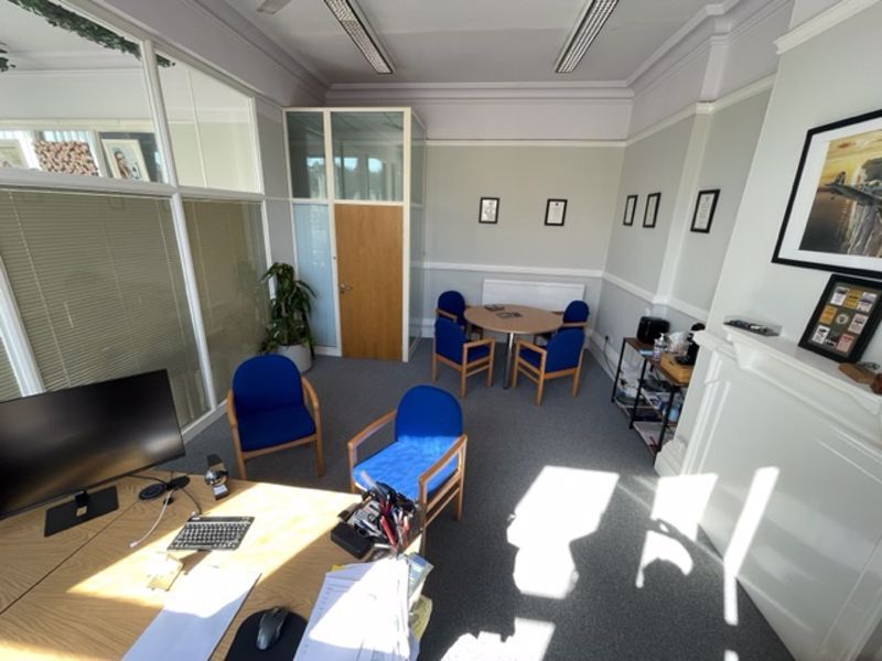 Office to let in Vaughan Parade, Torquay TQ2, £3,000 pa