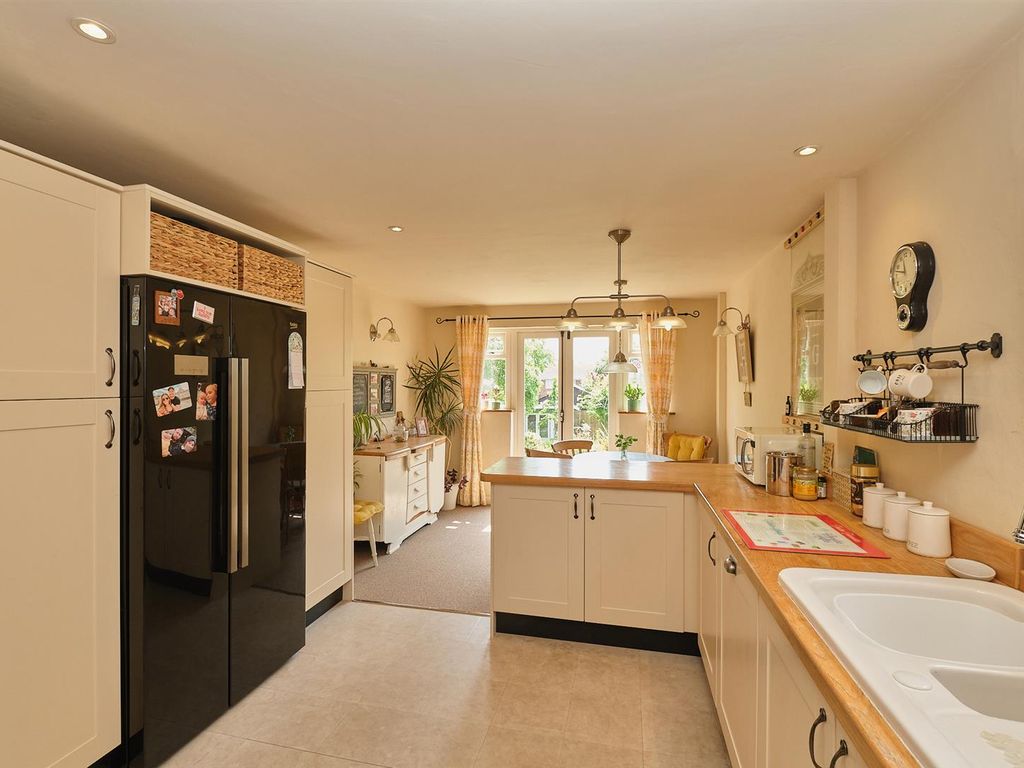 3 bed detached house for sale in Salisbury Road, Seaford BN25, £599,950