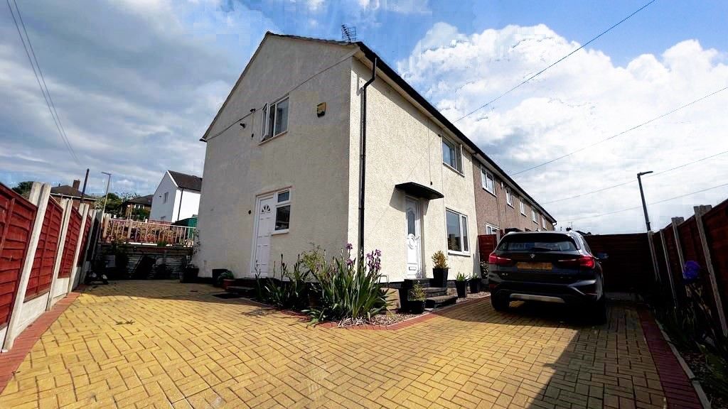 3 bed end terrace house to rent in Springfield Crescent, Bolsover, Chesterfield S44, £725 pcm
