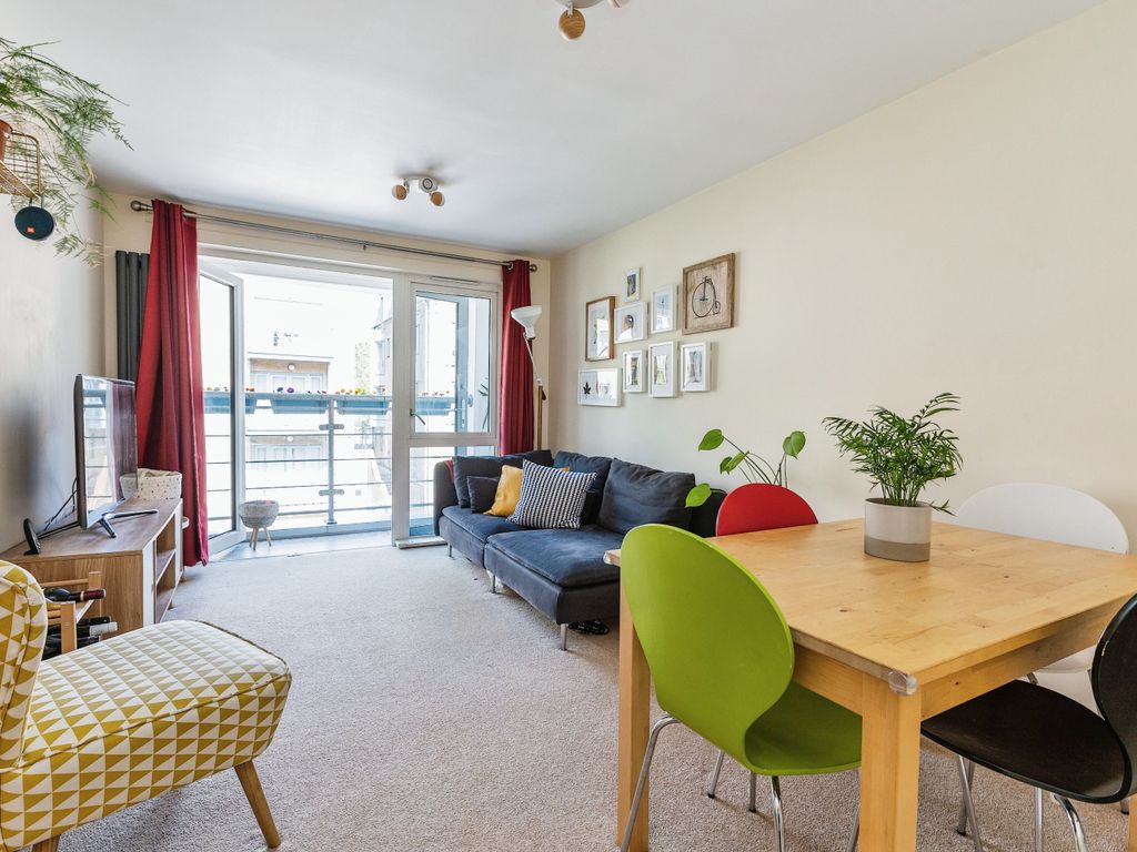 1 bed flat for sale in 6 Princes Close, London N4, £375,000