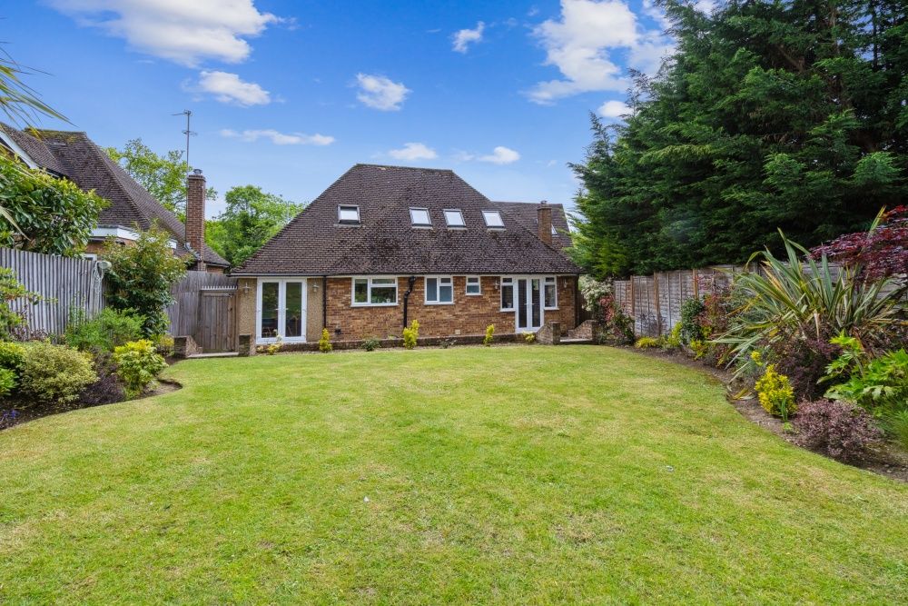 3 bed property for sale in Amersham Road, Little Chalfont, Amersham HP6, £975,000