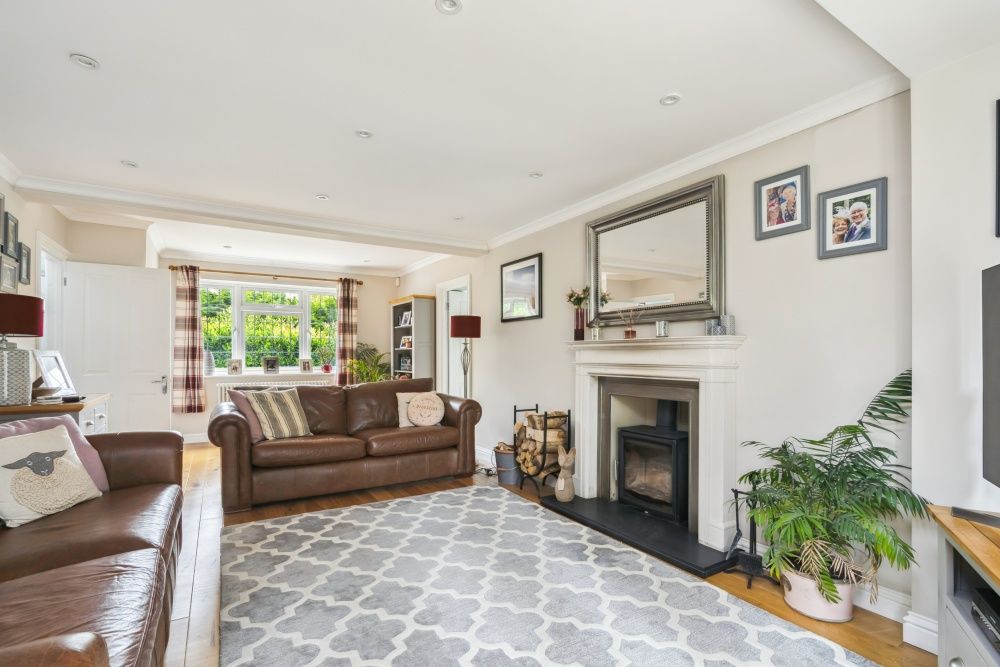 3 bed property for sale in Amersham Road, Little Chalfont, Amersham HP6, £975,000