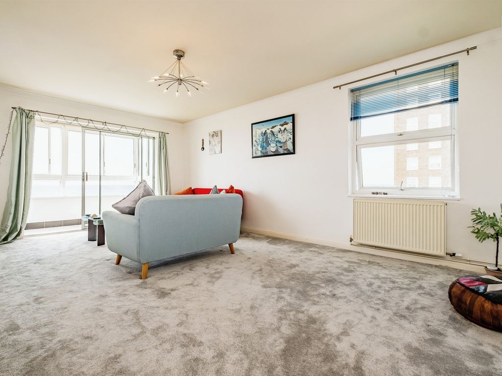 2 bed flat for sale in West Parade, Worthing BN11, £365,000