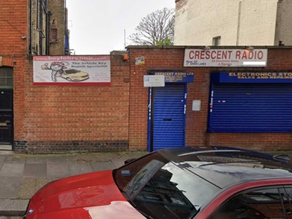Retail premises to let in Green Lanes, Palmers Green N13, £12,000 pa