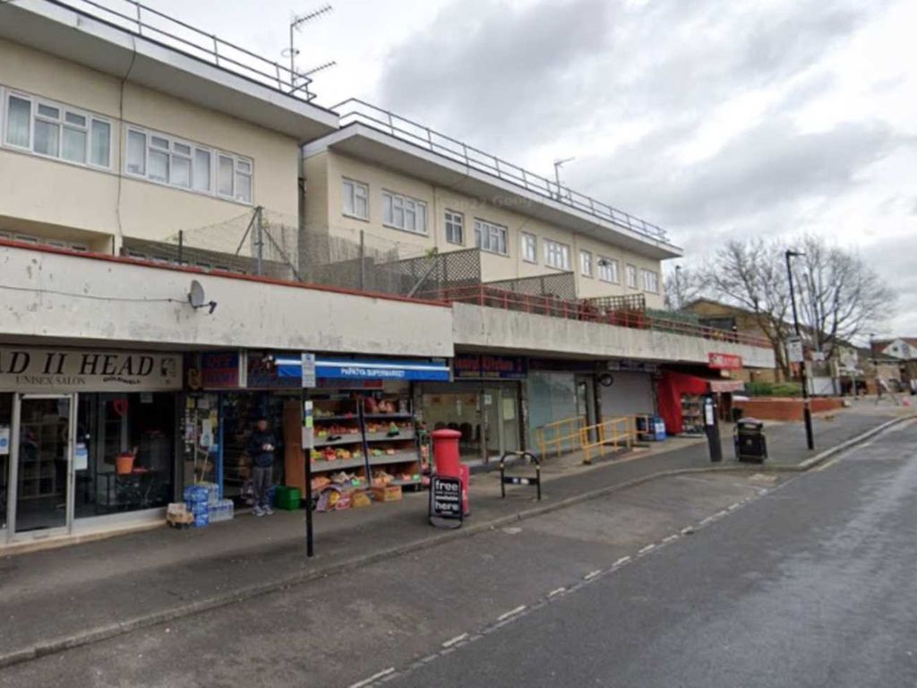 Retail premises to let in Commerce Road, London N22, £9,000 pa