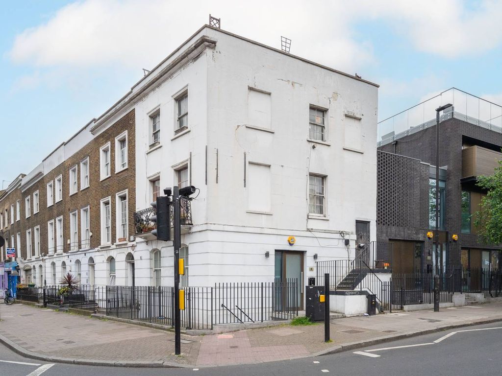 2 bed flat for sale in Camden Road, Camden Town, London NW1, £650,000