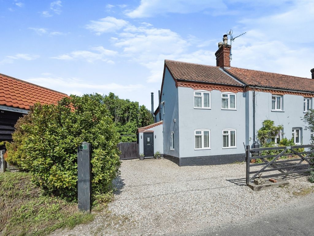 4 bed property for sale in Cawston Road, Brandiston, Norwich NR10, £450,000