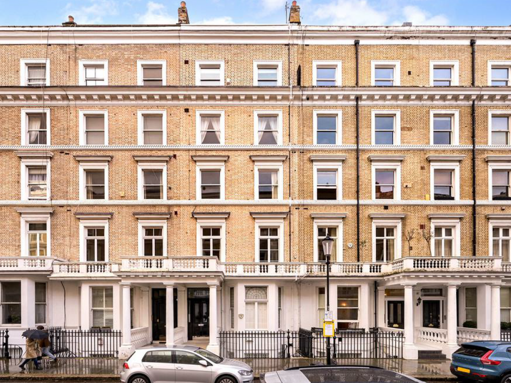 2 bed flat to rent in Elvaston Place, London SW7, £3,497 pcm