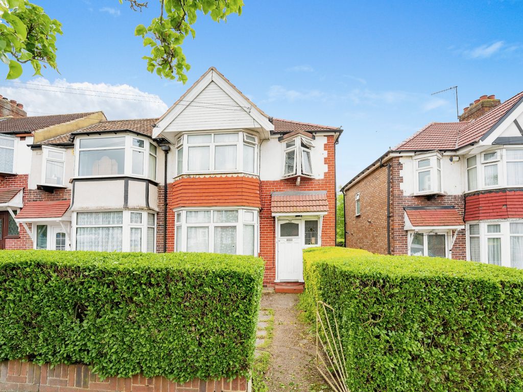 3 bed end terrace house for sale in Coniston Avenue, Greenford UB6, £550,000