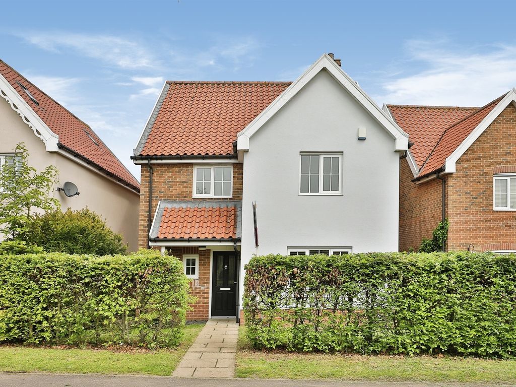 4 bed detached house for sale in New Road, Tacolneston, Norwich NR16, £340,000