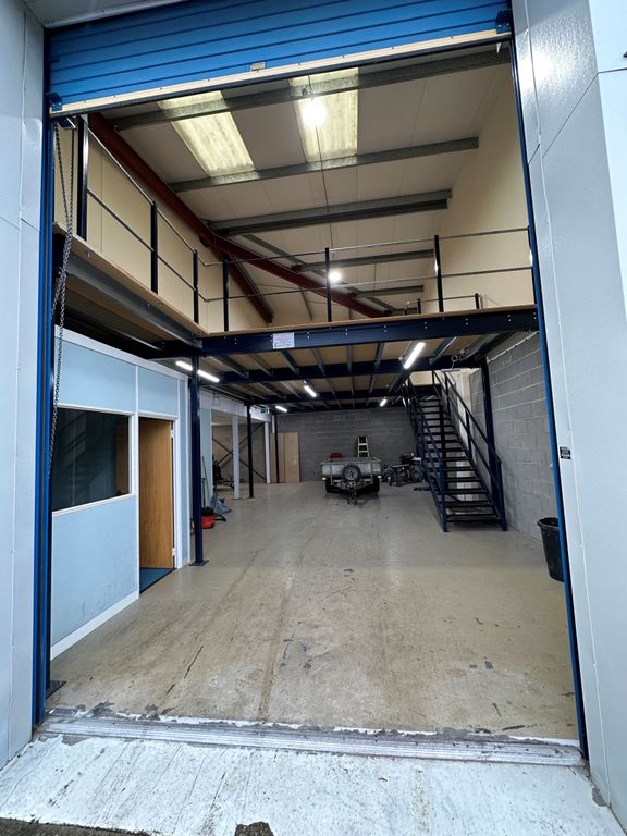 Warehouse to let in Brownfields, Welwyn Garden City AL7, £45,000 pa