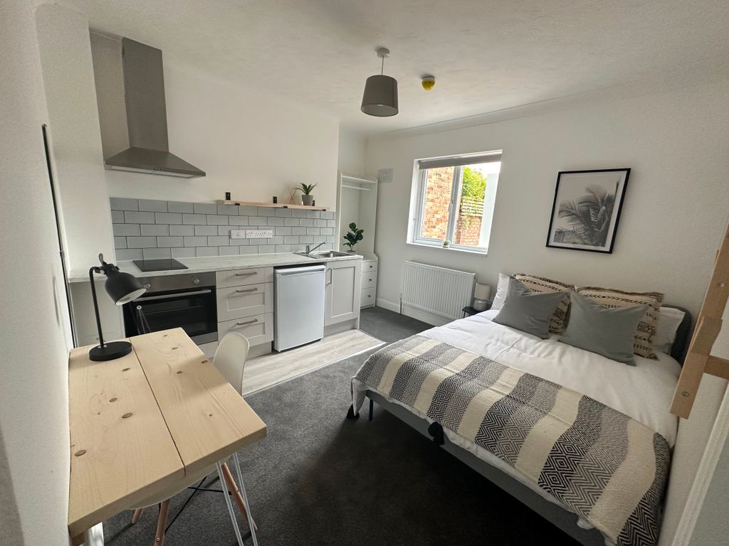 Room to rent in Prebend Street, Bedford MK40, £600 pcm