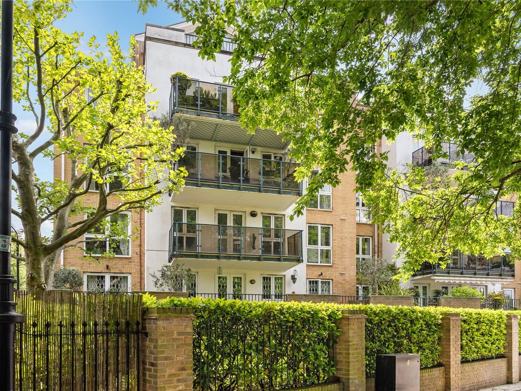 2 bed flat for sale in Carnwath Road, London SW6, £875,000