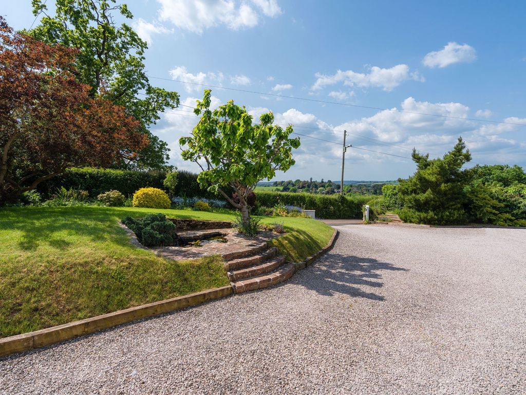 4 bed detached bungalow for sale in Newton St. Cyres, Exeter EX5, £575,000