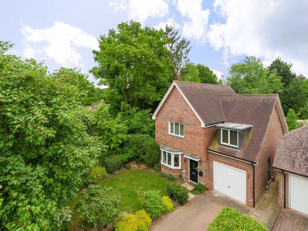 4 bed detached house for sale in The Copse, Ripley GU23, £795,000