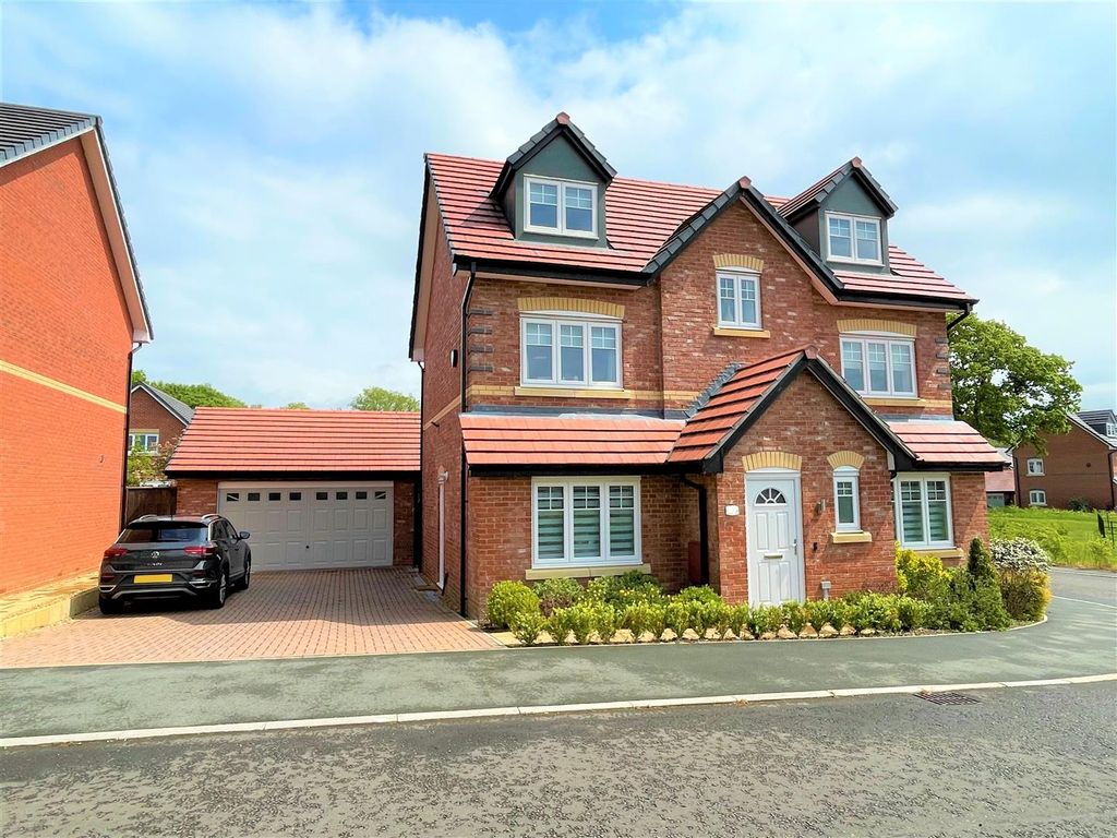 5 bed detached house for sale in Little Meadow Close, Eaton, Congleton CW12, £545,000