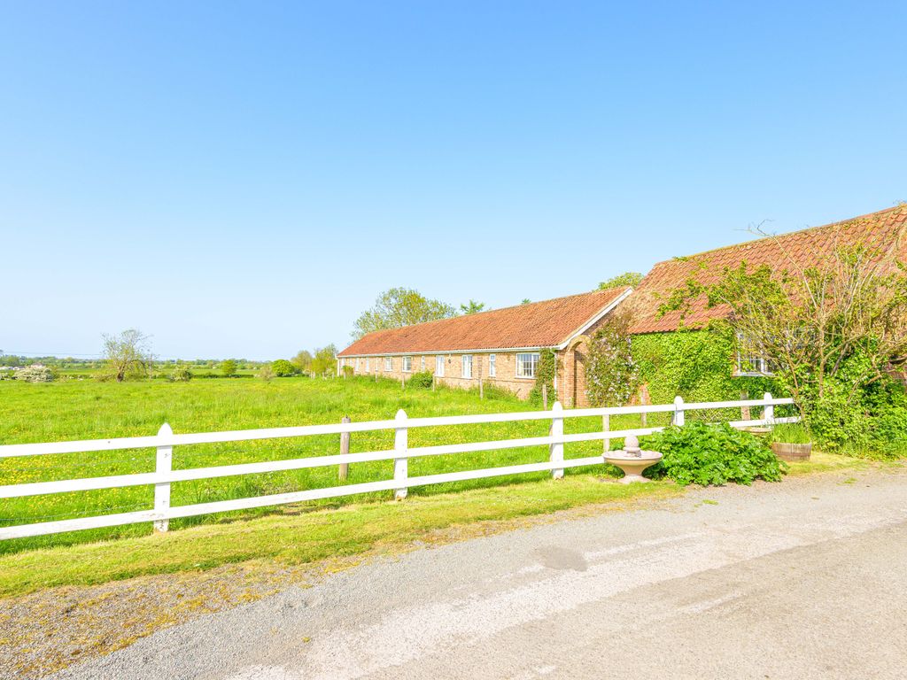 4 bed detached house for sale in West End, Burgh Le Marsh PE24, £795,000