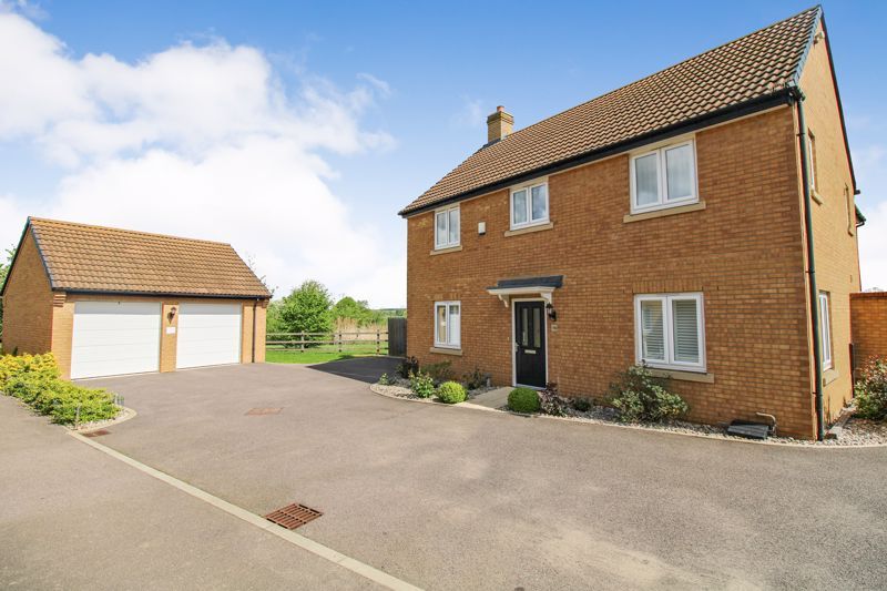 4 bed detached house for sale in Fen Reach, Dunton SG18, £570,000