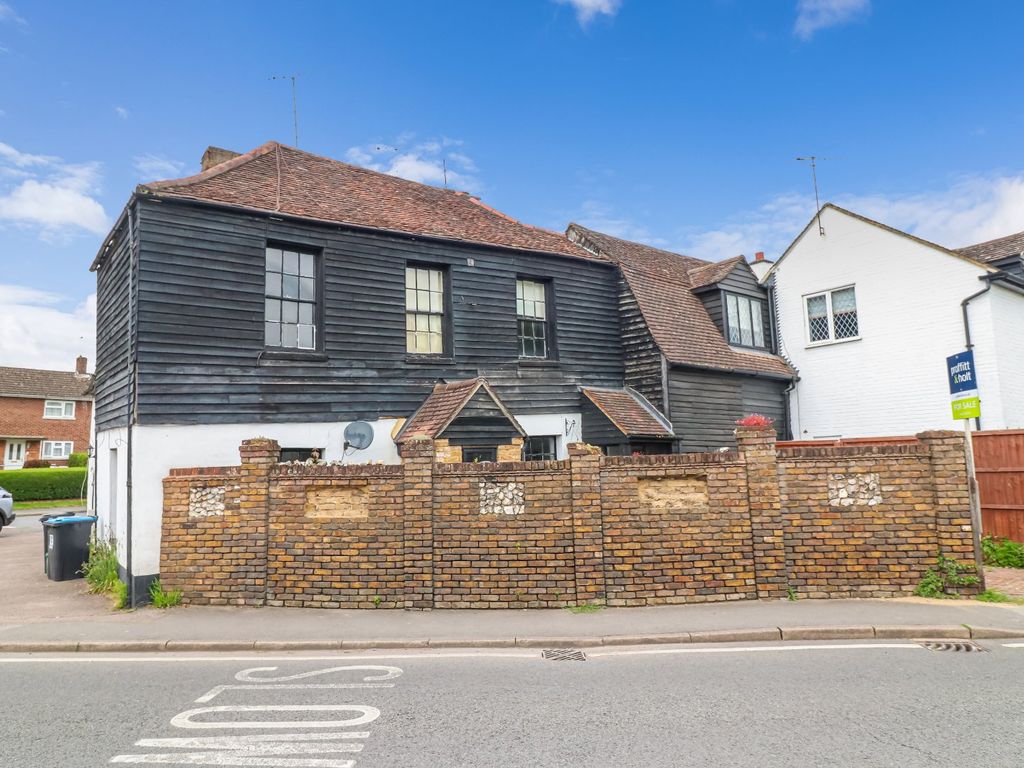 2 bed end terrace house for sale in Water Lane, Kings Langley WD4, £400,000