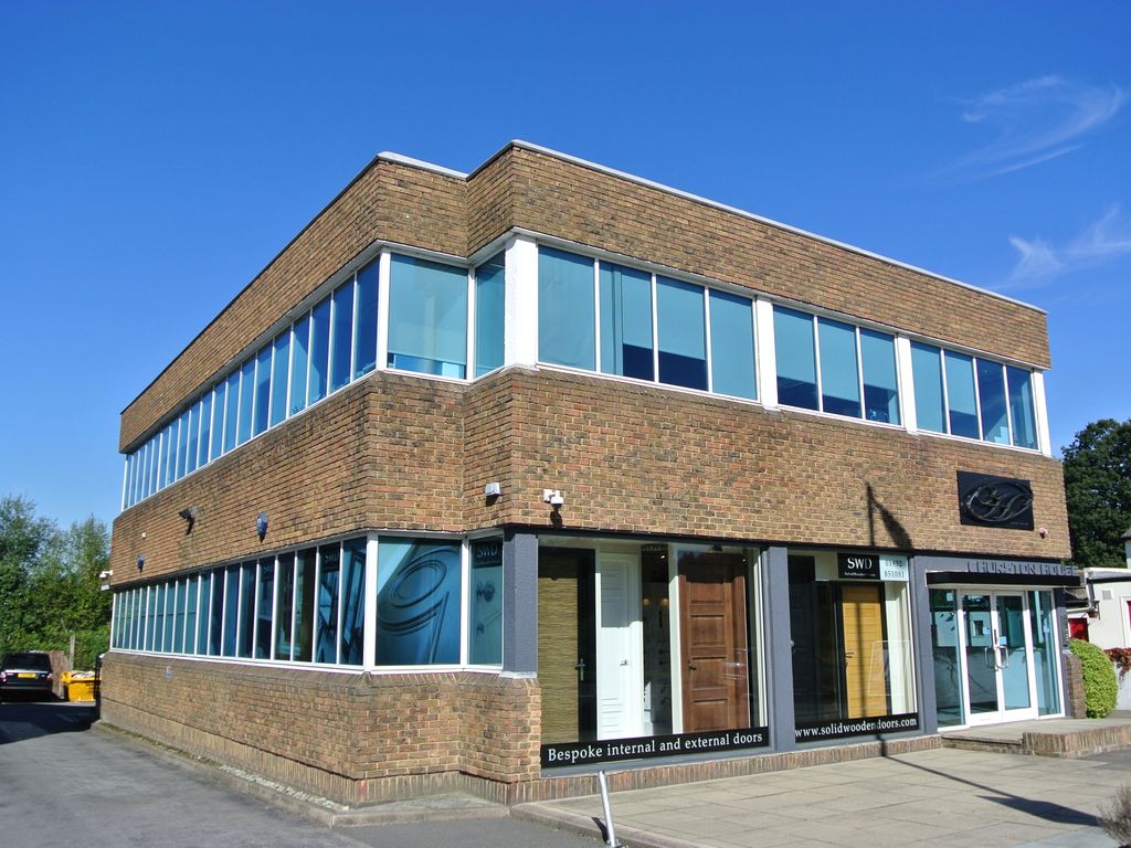 Office to let in Portsmouth Road, Esher KT10, £9,100 pa