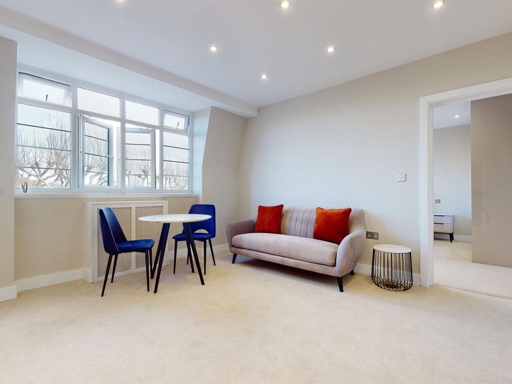 1 bed flat for sale in Pembroke Road, London W8, £600,000