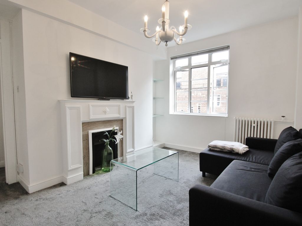 1 bed flat for sale in Latymer Court, Hammersmith Road, Hammersmith W6, £425,000