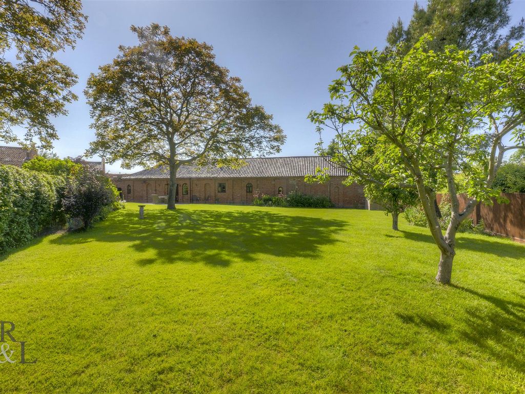 4 bed barn conversion for sale in Ridge Farm, Sutton Lane, Elton, Nottingham NG13, £675,000