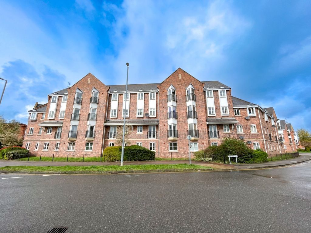 2 bed flat to rent in Henry Bird Way, Northampton NN4, £975 pcm