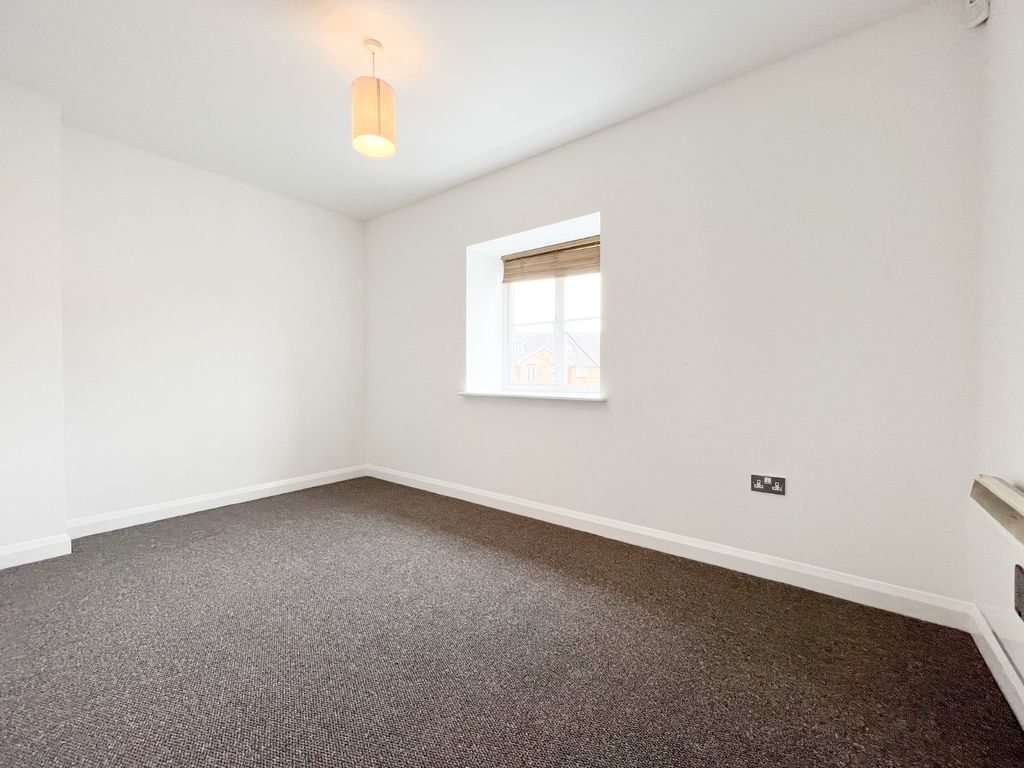 2 bed flat to rent in Henry Bird Way, Northampton NN4, £975 pcm