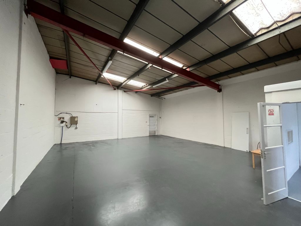 Industrial to let in Crofton Drive, Lincoln LN3, £13,500 pa