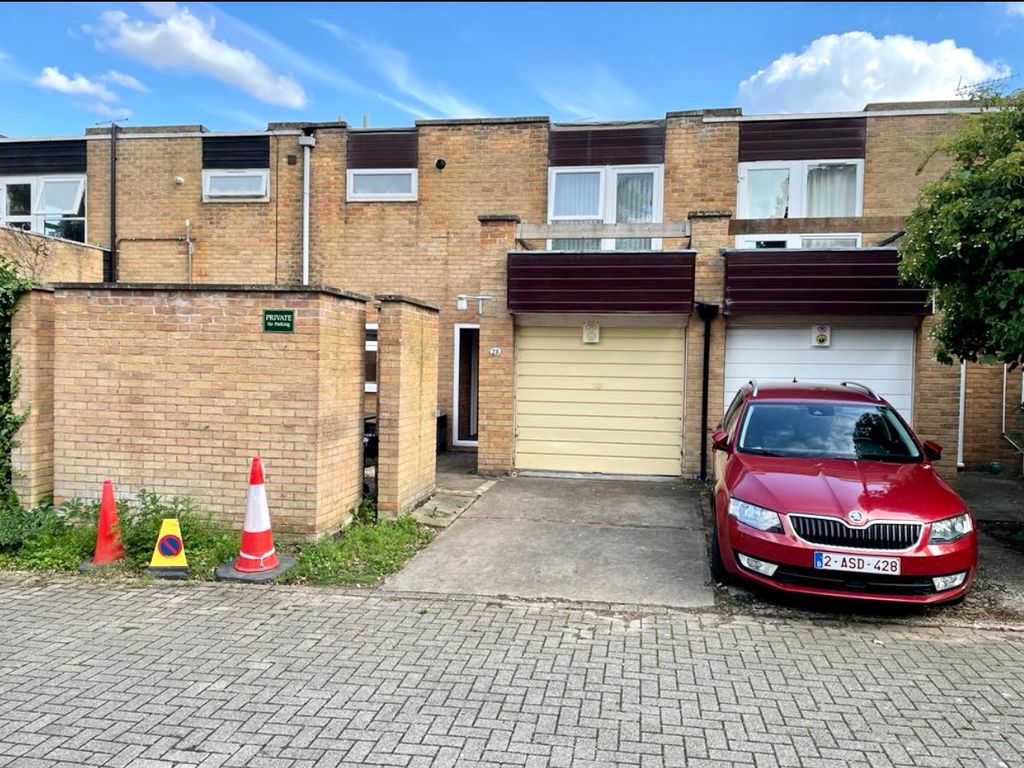 3 bed terraced house for sale in Greenlands, Cambridge CB2, £485,000