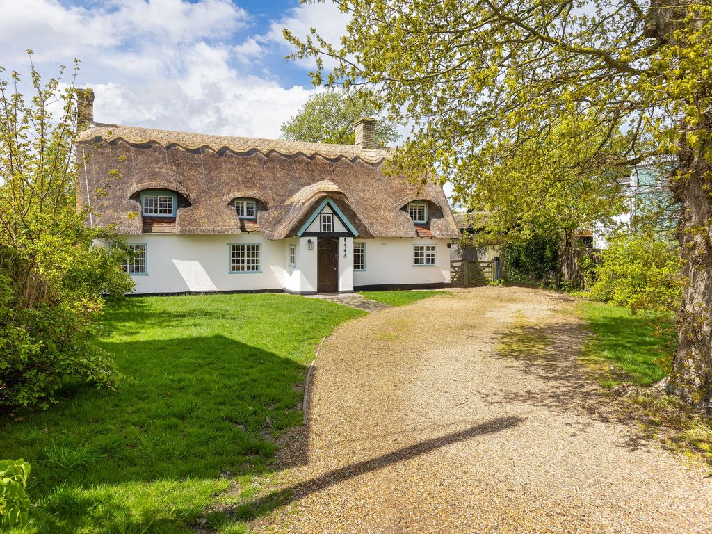 3 bed cottage for sale in Potton Road, Guilden Morden SG8, £725,000