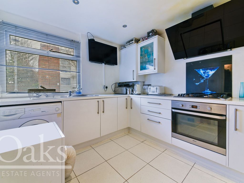 3 bed terraced house for sale in Brierley Close, London SE25, £375,000