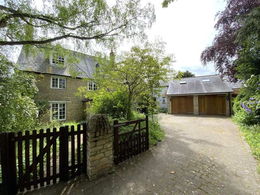 5 bed detached house for sale in Chestnut Road, Yardley Gobion, Towcester NN12, £750,000