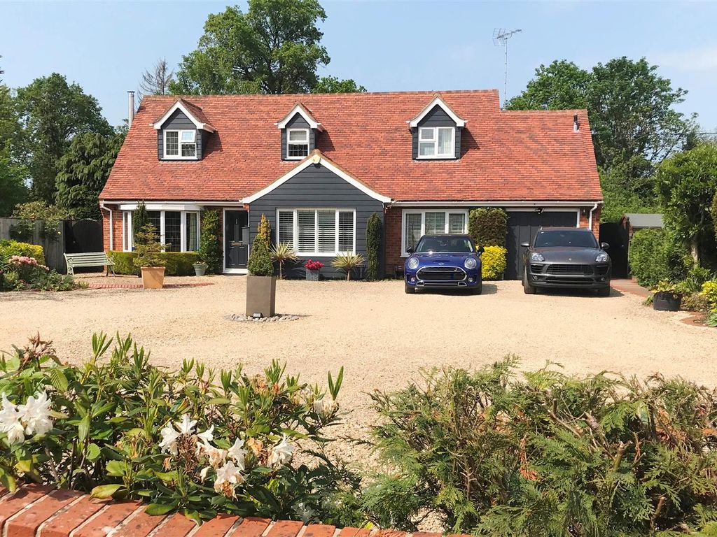 4 bed detached house for sale in Burys Bank Road, Greenham, Thatcham RG19, £1,100,000