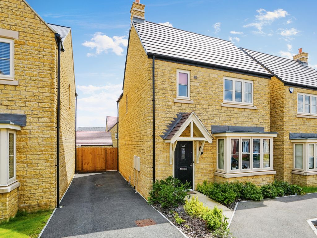 3 bed detached house for sale in Spitfire Drive, Witney OX29, £415,000