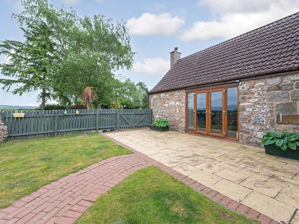 4 bed detached house for sale in Farm Street, Carron, Falkirk FK2, £540,000