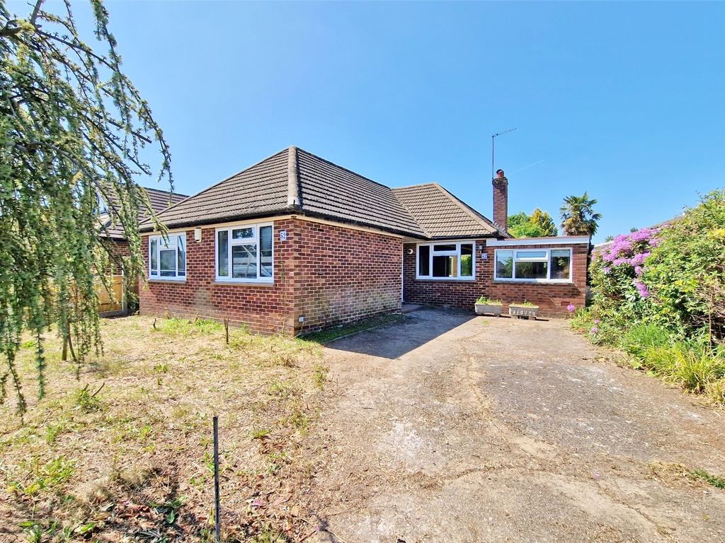 3 bed bungalow for sale in Commonfields, West End, Woking, Surrey GU24, £475,000