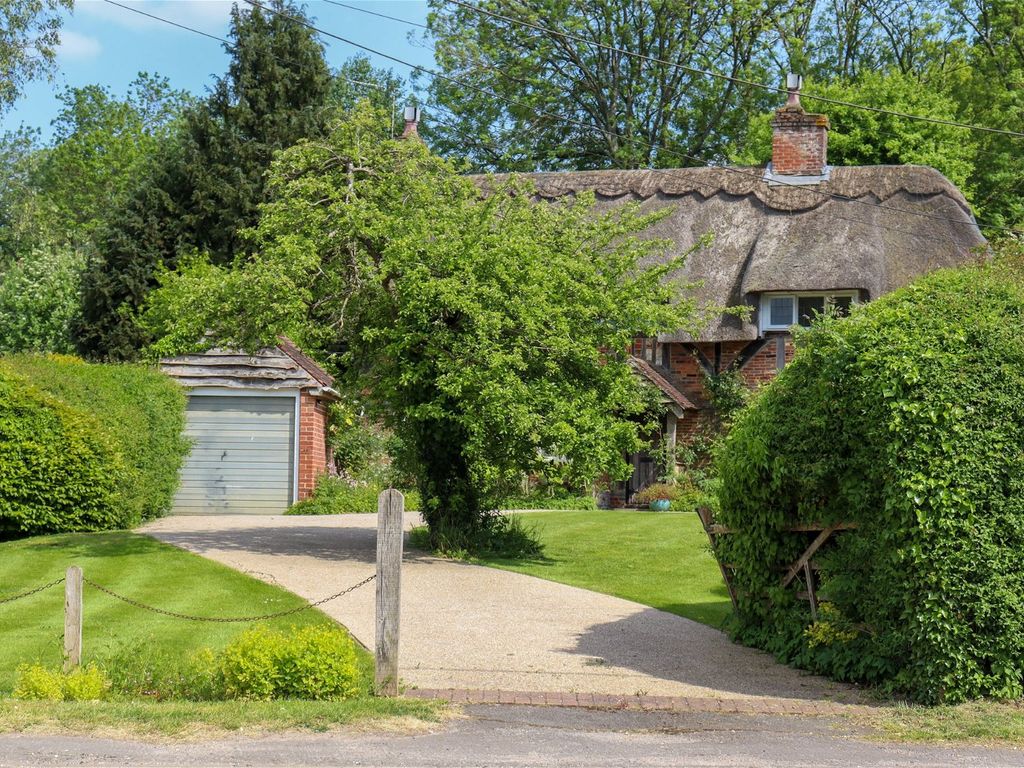 3 bed cottage for sale in Drovers Return, Old Alresford, Alresford SO24, £745,000