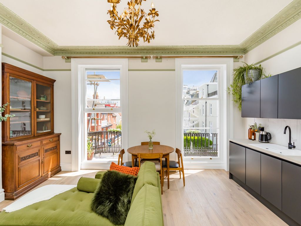 3 bed flat for sale in Arundel Road, Brighton BN2, £565,000