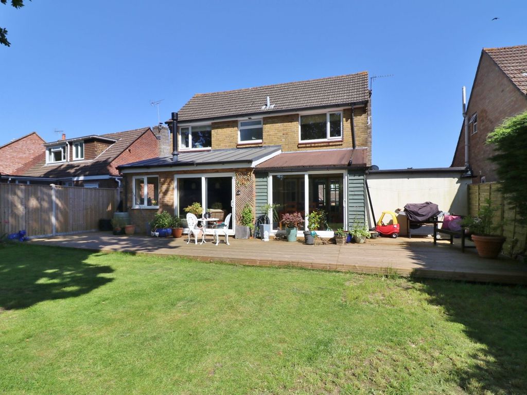 4 bed detached house for sale in Mayfair Court, Botley SO30, £585,000