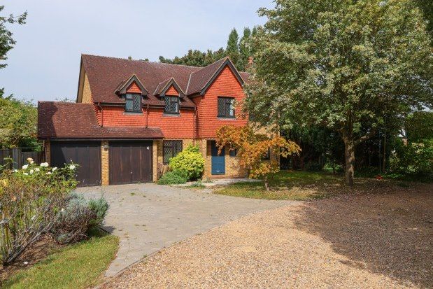 5 bed detached house to rent in Kings Mead Park, Esher KT10, £2,950 pcm