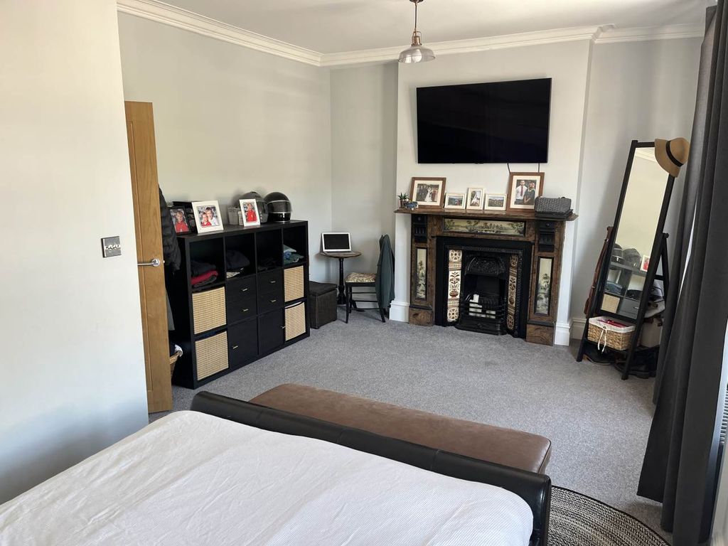 4 bed property for sale in Penygarn, Bow Street SY24, £440,000