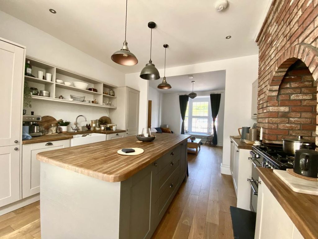 4 bed property for sale in Penygarn, Bow Street SY24, £440,000