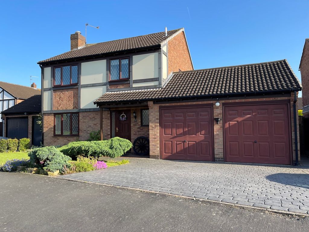 4 bed detached house for sale in The Belfry, Stretton, Burton-On-Trent DE13, £370,000